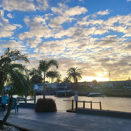 Appartement Paddle In The Sunset With Manatee